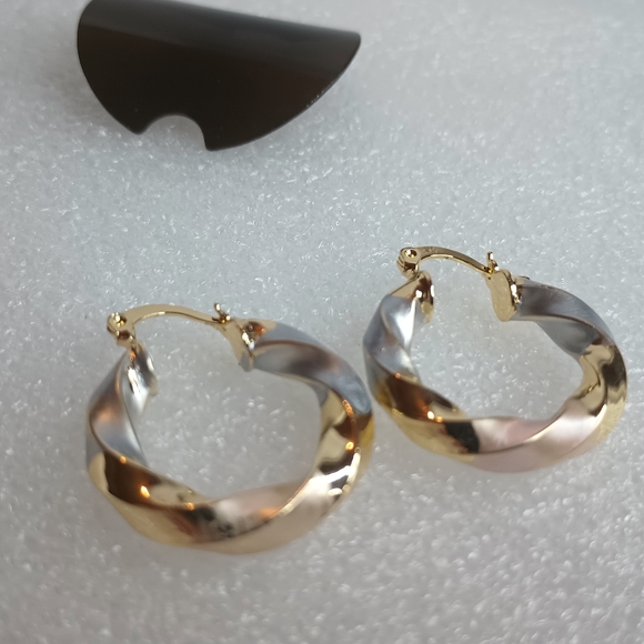 🎄14k Gold Plated Tri Tone Earrings - Picture 15 of 17